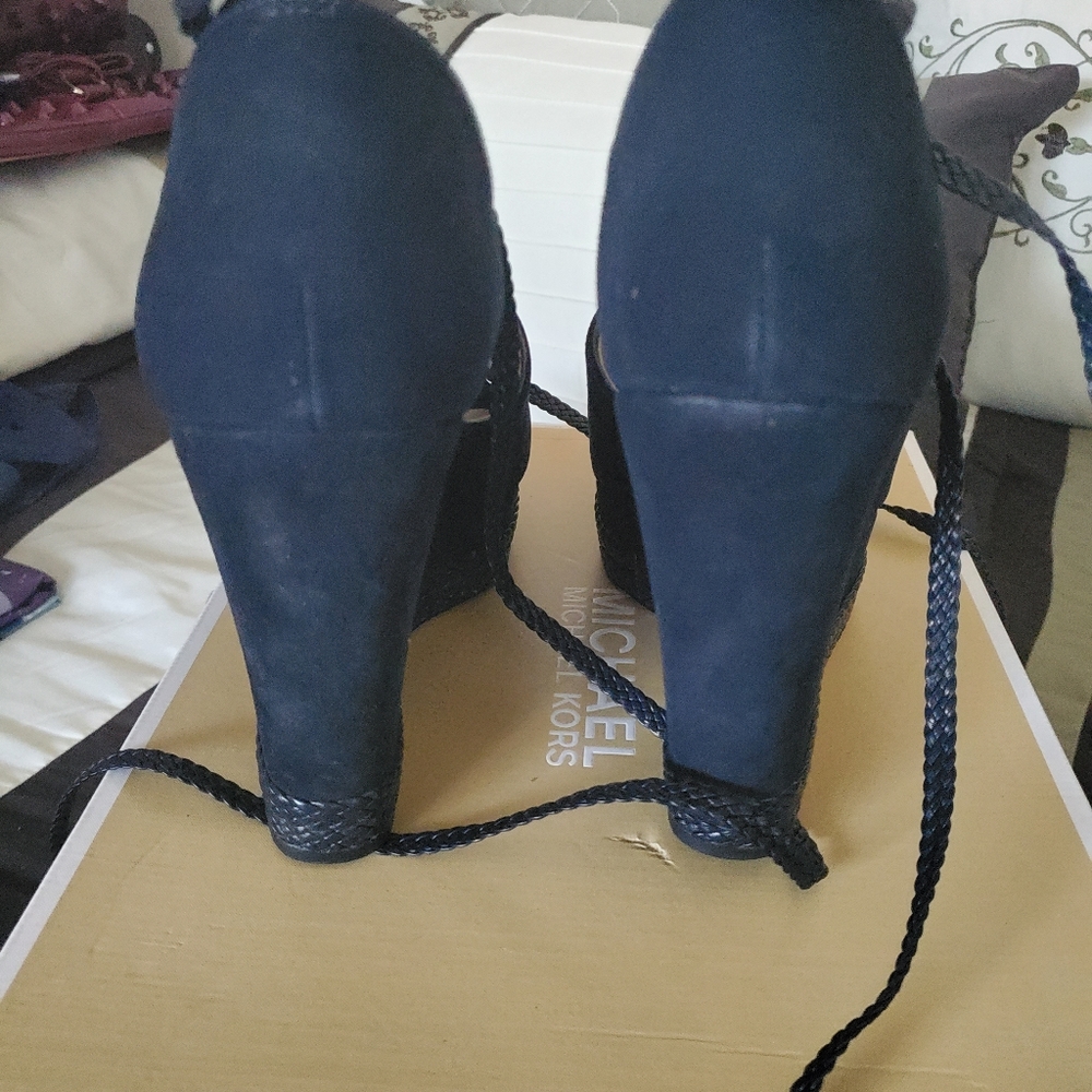 Shoes - Picture 4 of 4